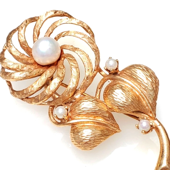 Vintage 14K Yellow Gold DescriptionThis stunning anti Flower Brooch Marked 14k - Picture 2 of 10